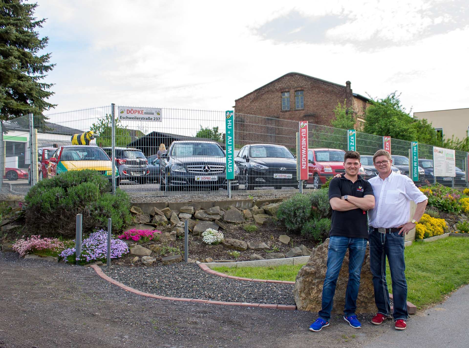 Frederik Döpke und sein Vater — persönliche Beratung bei DÖPKE automobile in Stolberg